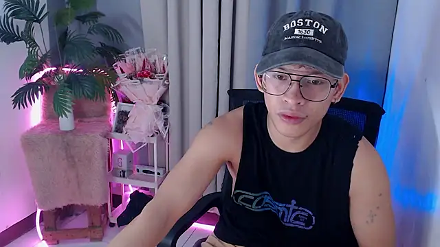 pinkcock_froi2305 webcam