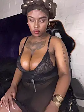 QUEEN_NOBUHLE_FEMDOM_777 webcam