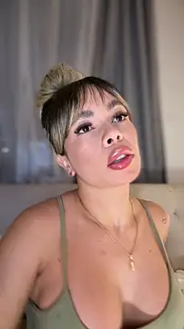 Webcam Model (Holli_woul)  is live.Free join now!