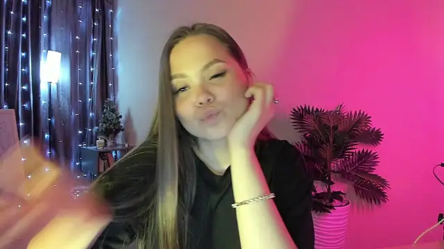 Kira_love_81 webcam