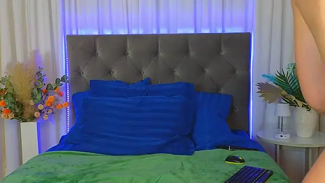 ariana_petite (F young) - oily show