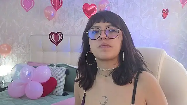 cute_hollywood webcam