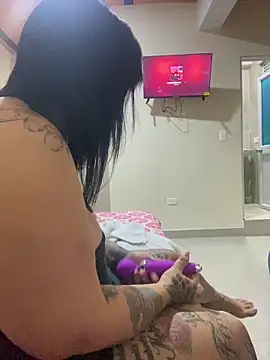 Luna_bigtitss777 webcam