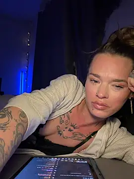 vinique99 - Vinique99's free webcam