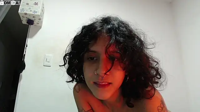 AlinaWoolf_ webcam