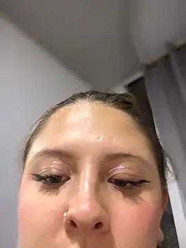 CharlotteUwU_ webcam