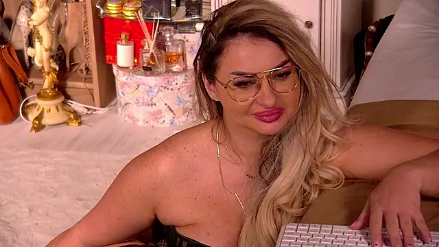 Denisse_Perry webcam