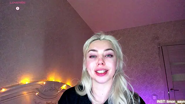 LillyMoure_ webcam