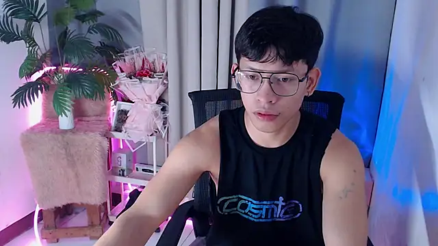 pinkcock_froi2305 webcam