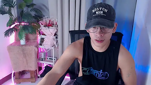 pinkcock_froi2305 webcam