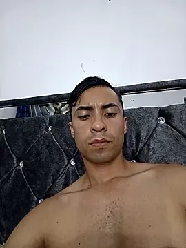 Alejandro_0810 webcam