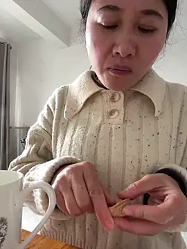 美女daaqnn在线直播