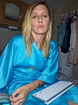 SheIsSomething webcam