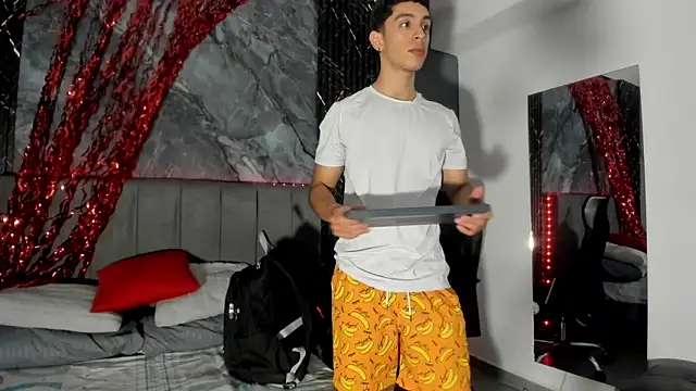 hot_summer_boy_ webcam