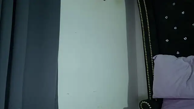 xxforyoureyesonlyxx webcam