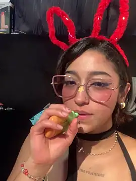 LilithMonette webcam