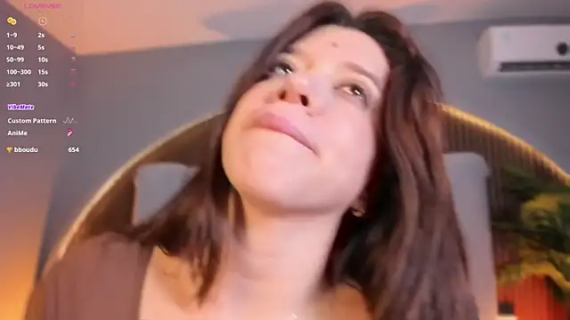 emperatriz_reyes's Stripchat show and profile