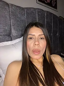 Webcam Model (martina_contreras)  is live.Free join now!
