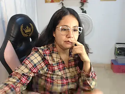 layla_gomez - Layla_gomez's free webcam - UK Sex Cams