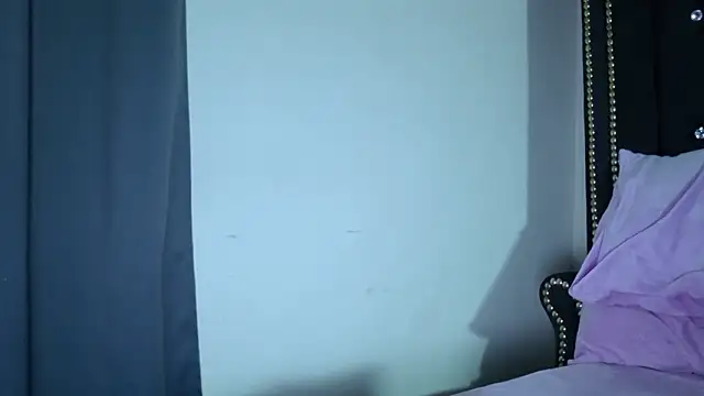 xxforyoureyesonlyxx webcam