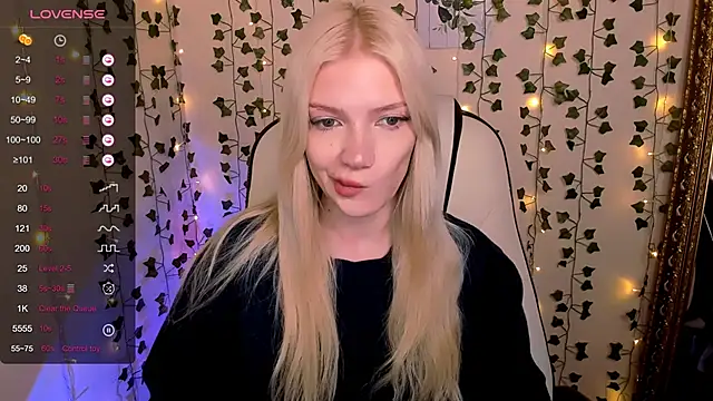 AnyaTaylor_ webcam