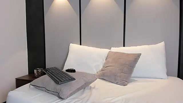 mia_collins96 - Mia_collins96's free webcam