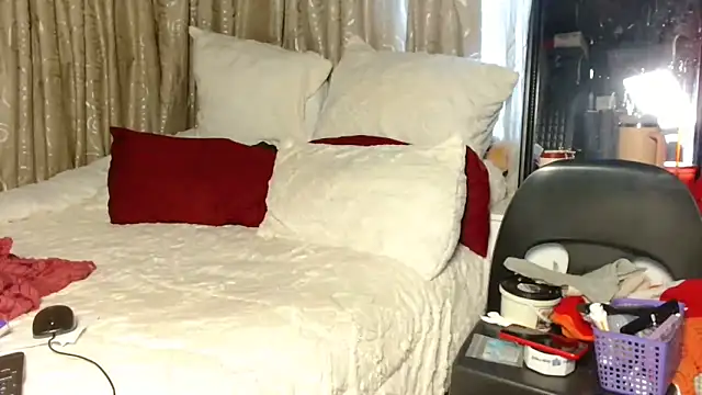 Bustyboobs02xx webcam