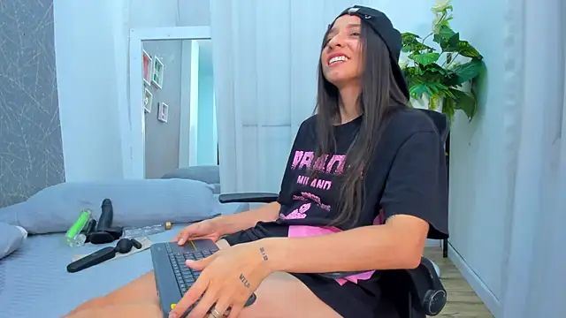 ViictoriiaSaenz webcam