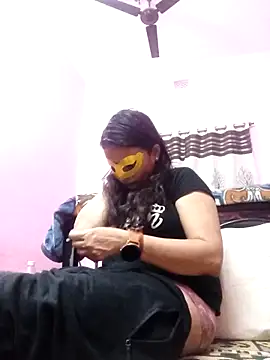 Webcam Model (Gullapi)  is live.Free join now!