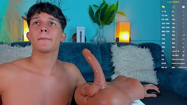 Leo_Savage_ webcam