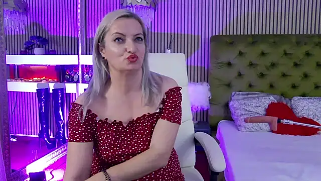 ladytouch - LadyTouch's free webcam - UK Sex Cams