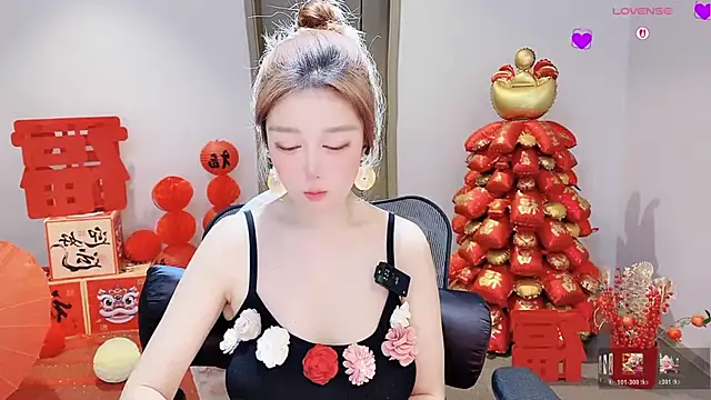 美女YERR0在线直播