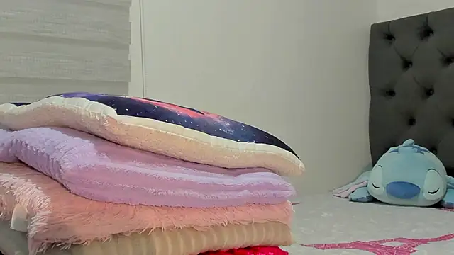 Elizabeth_18_ webcam