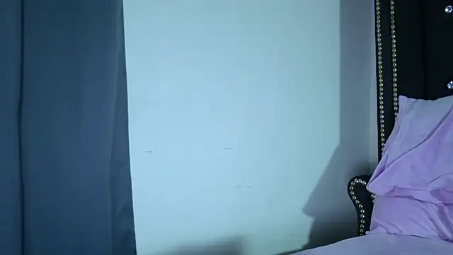 xxforyoureyesonlyxx webcam