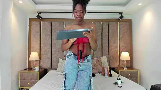 nalaroux - NalaRoux's free webcam - UK Sex Cams