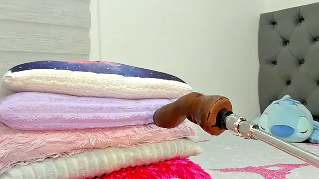 Elizabeth_18_ webcam