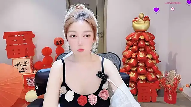 美女YERR0在线直播