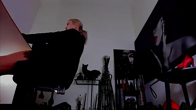 MistressDemi webcam