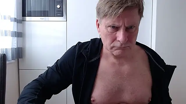 johnnym1 (M mature) - new car