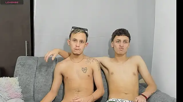 Two_sexboys webcam