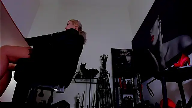 MistressDemi webcam