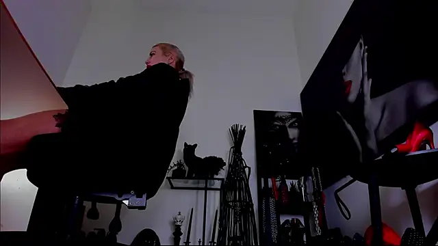 MistressDemi webcam