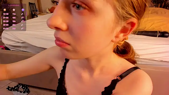 Camilla_Kelly webcam