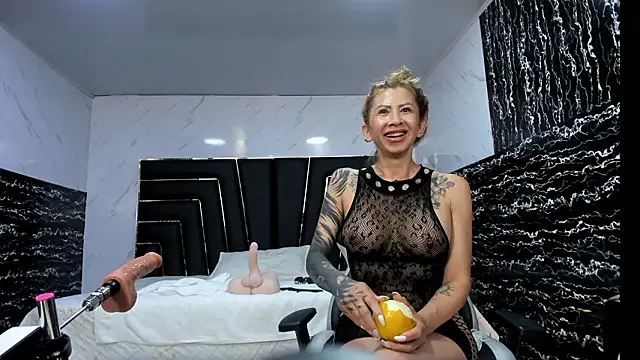 Ladyy_Scarlett webcam