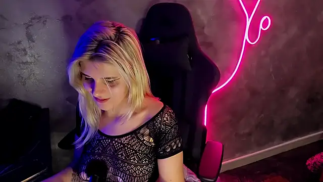 leylarosse (F young) - Fingers in pussy🤌🌸