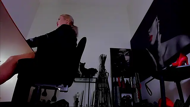 MistressDemi webcam