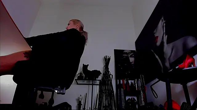 MistressDemi webcam