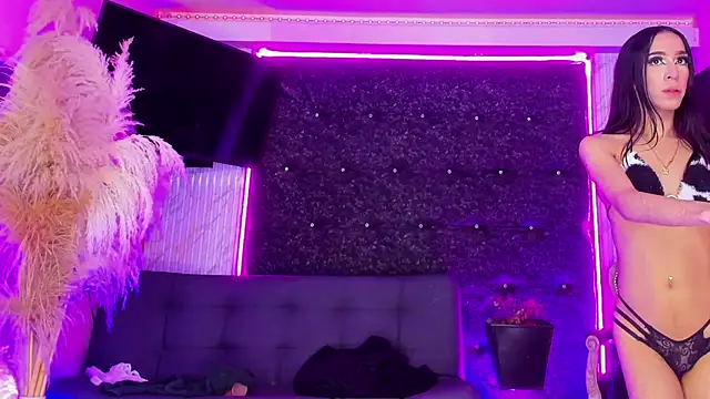 Queens_Wonders_Blonders webcam