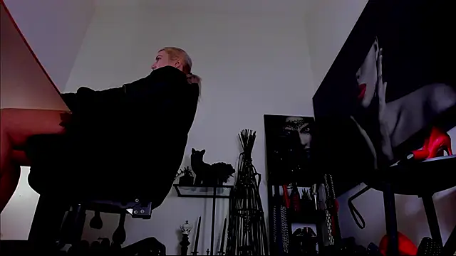 MistressDemi webcam