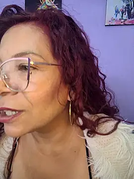 Scarlet_curly8a webcam